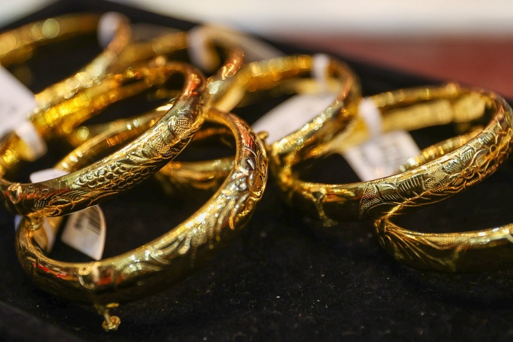 Vàng rớt giá mạnh, thị trường bước vào 3 tuần thử lửa - 1