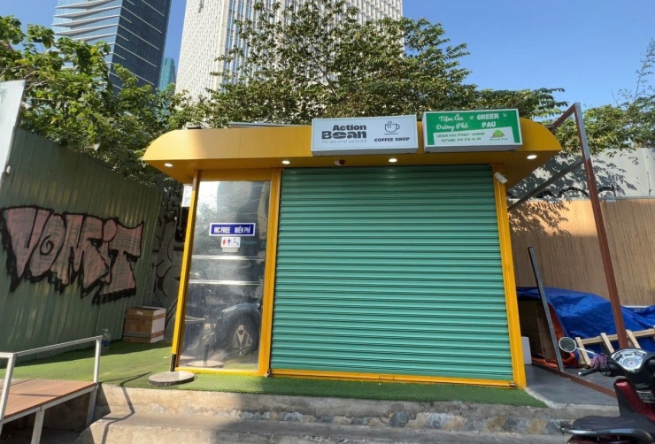 Hiện trạng nhà vệ sinh tích hợp cà phê lúc ban đầu.