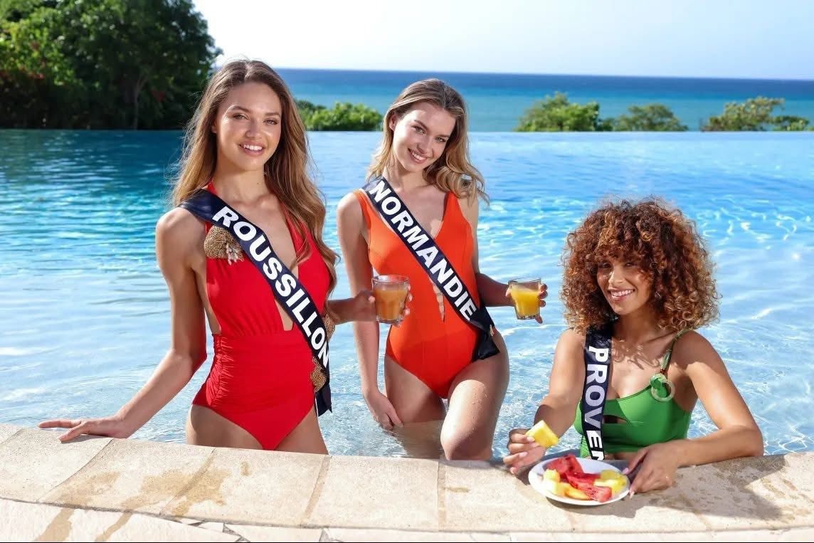 Ban tổ chức Hoa hậu Pháp vừa công bố bộ ảnh áo tắm chính thức của top 30 thí sinh tham gia vòng chung kết. Dàn người đẹp diện áo tắm rực rỡ màu sắc, khoe vóc dáng quyến rũ. Hoa hậu Pháp được đánh giá là cuộc thi sắc đẹp có quy mô hoành tráng, uy tín và lâu đời, nhận được sự quan tâm theo dõi của fan sắc đẹp quốc tế.