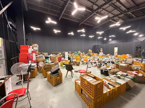 Kho hàng của một người bán, trong đó hàng “boom” đang chiếm tỉ trọng lớn nhất