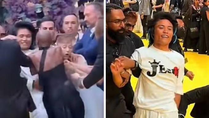 Johnson Wen (quần áo trắng) cố ôm vai Ariana Grande trong khi diễn viên Cynthia Erivo và các nhân viên bảo vệ kéo anh ta ra.