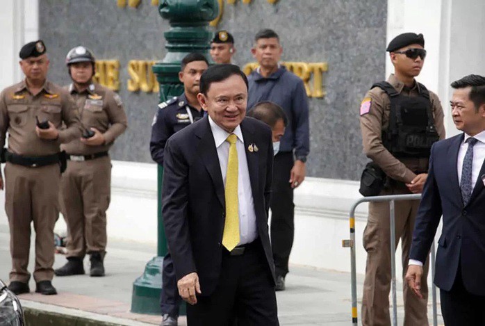 Cựu thủ tướng Thaksin Shinawatra đến Tòa án Tối cao Thái Lan ở thủ đô Bangkok hôm 9-9 - Ảnh: BANGKOK POST