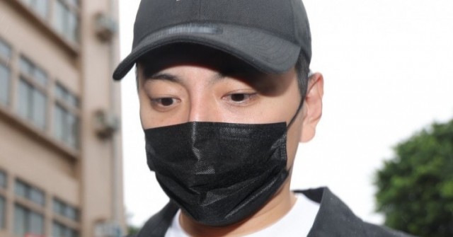 Người khiến 18 nghệ sĩ bị bắt xuất hiện