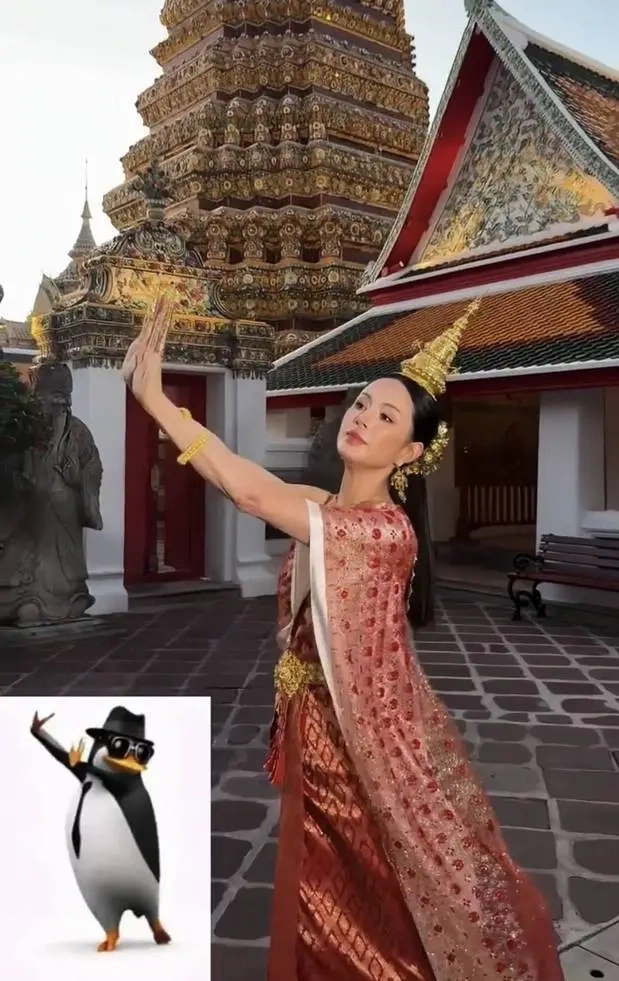 Lý Nhược Đồng nhảy điệu chim cánh cụt. Ảnh: Weibo