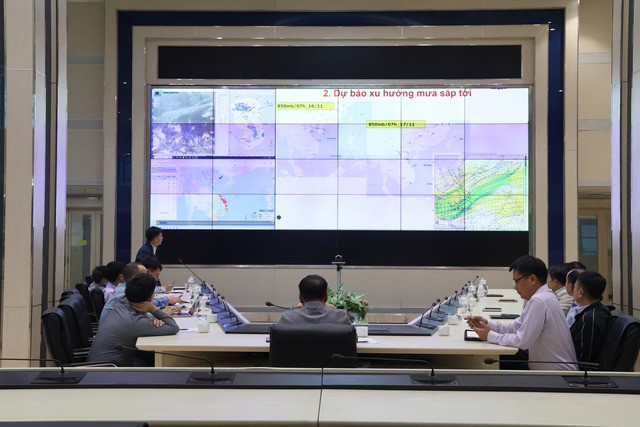 Trung tâm Dự báo Khí tượng Thủy văn Quốc gia báo cáo về tình hình mưa lũ ở Trung Bộ.