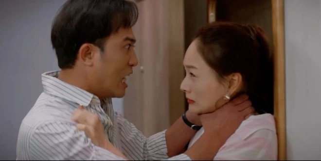 Cảnh Doãn Quốc Đam bóp cổ Lan Phương không có trong kịch bản.