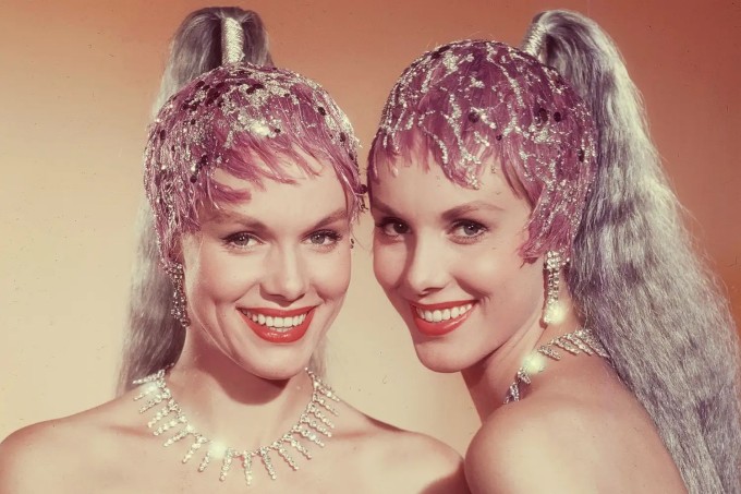 Alice và Ellen Kessler năm 1959. Ảnh: United Archives