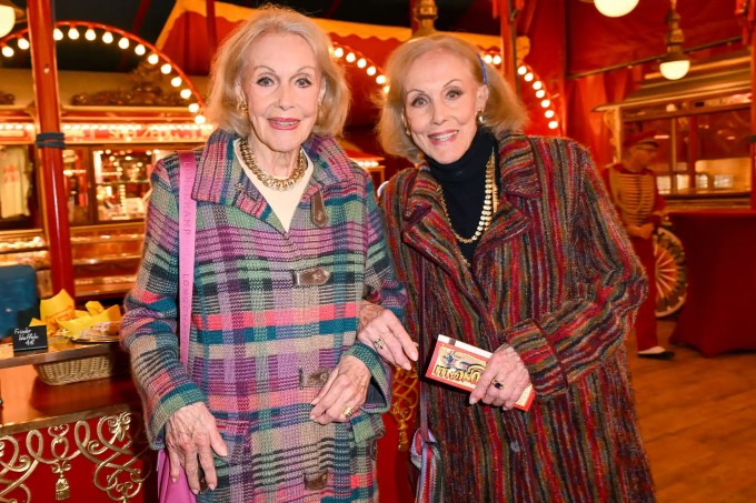 Alice và Ellen Kessler gắn bó với nhau suốt cuộc đời, cả trong công việc lẫn cuộc sống đời thường. Ảnh: Hannes Magerstaedt