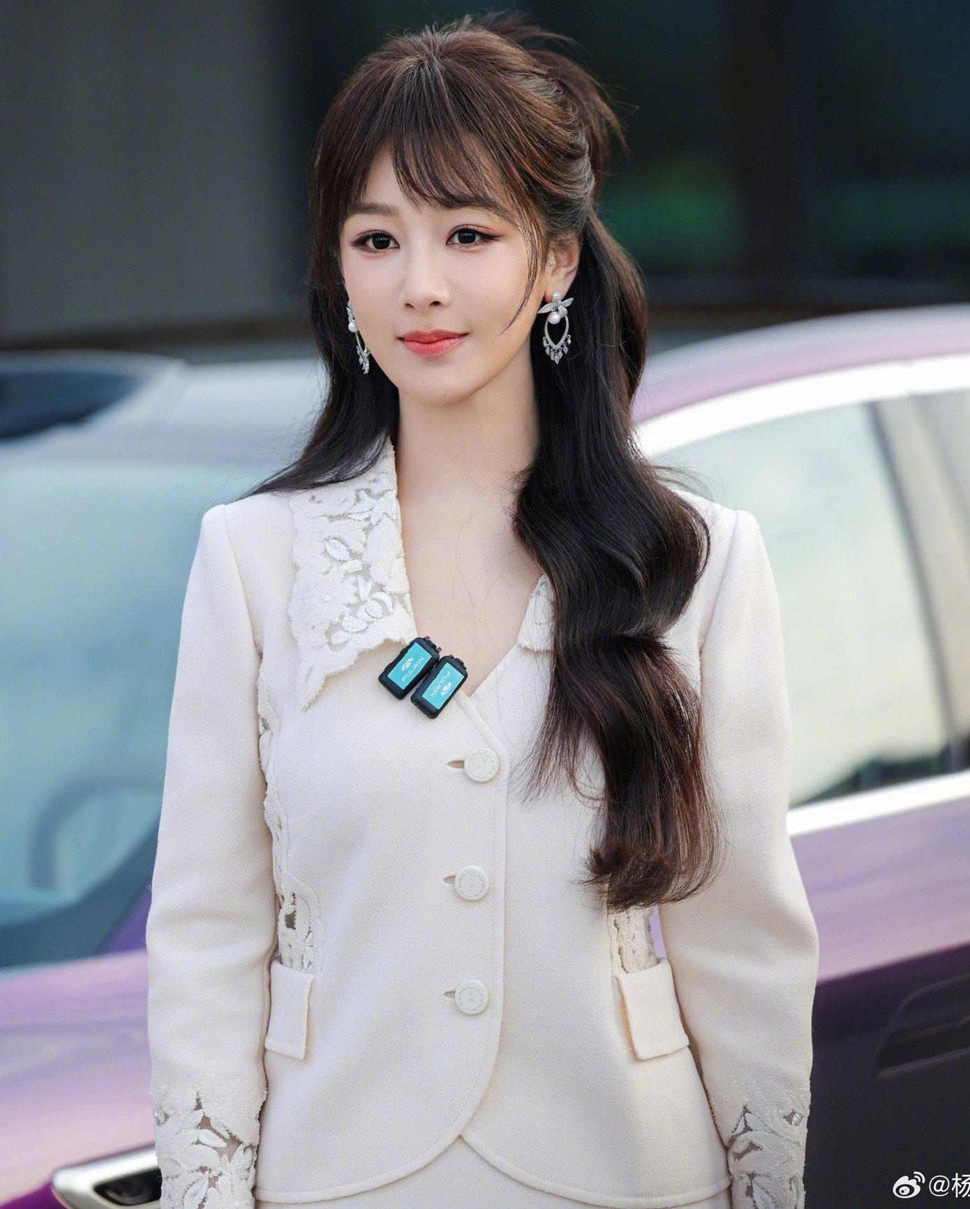 Dương Tử tự làm mình già đi nhiều tuổi với bộ trang phục đắt giá.