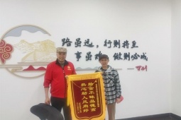 Nhặt được “báu vật” tiền triệu giữa đường, quyết trả lại người mất