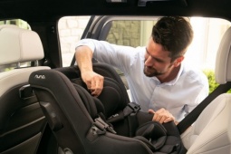 Tài xế xe dịch vụ "đau đầu" lo trang bị ghế an toàn cho trẻ em