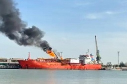 Thế giới - Tàu chở dầu Thổ Nhĩ Kỳ trúng UAV ở cảng của Ukraine trên biển Đen