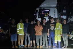 NÓNG: Giải cứu thành công 11 người mắc kẹt 2 ngày vì sạt lở trên đèo Khánh Lê