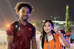 Xuân Son được cô gái Lào "kèm chặt", tập sung chờ xuất trận cùng ĐT Việt Nam