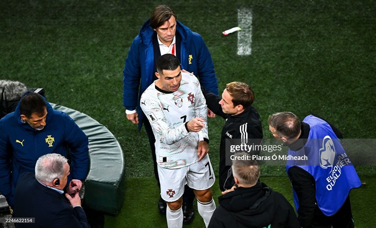 Ronaldo bị đuổi khỏi sân vì hành vi không đáng có