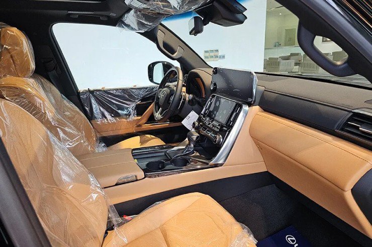 “Lục công tử Lexus” đắt nhất Việt Nam: Cưỡi cả căn chung cư cao cấp ra đường - 6