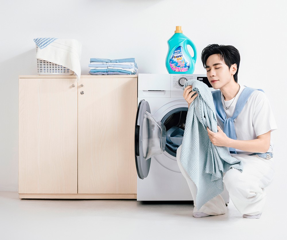 “Trai đảm trăm điểm” - bản lĩnh trong công việc và tinh tế san sẻ việc nhà - cũng là hình mẫu đàn ông hiện đại mà ca sĩ Quang Hùng MasterD muốn lan toả cho phái mạnh.