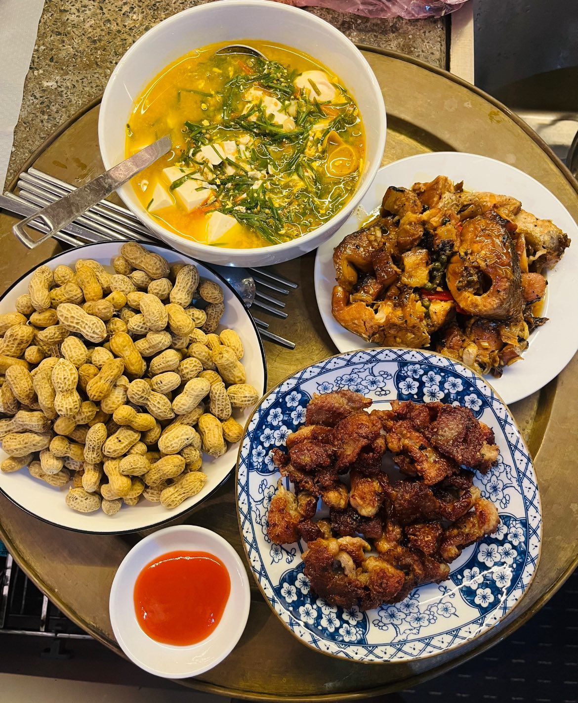 Canh cà đậu phụ trứng hẹ - Cá lóc kho tiêu - Thịt heo chiên riềng