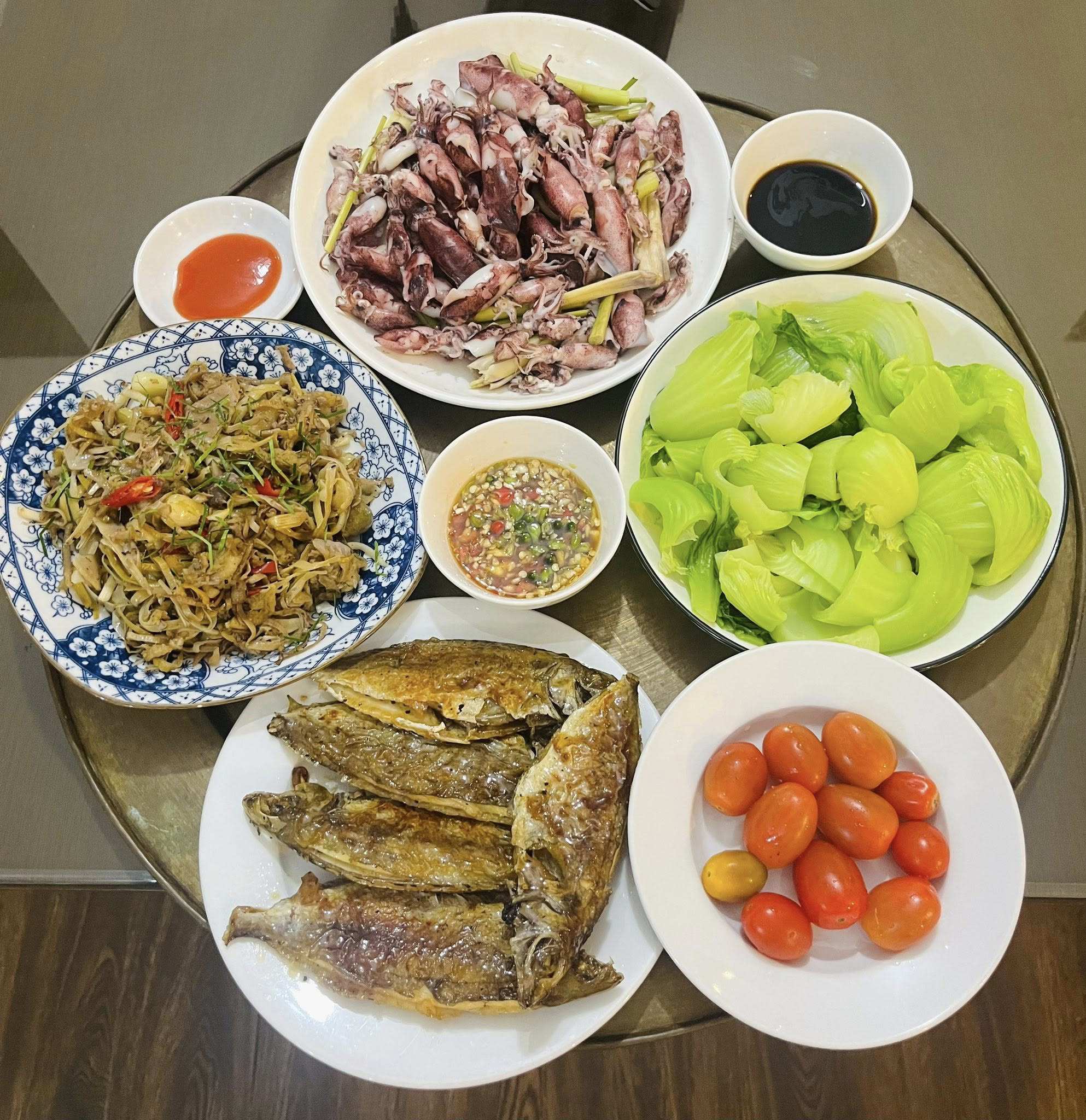 Mực sim hấp - Cải đắng luộc chấm mắm gừng - Cá dìa rim - Nhút xào