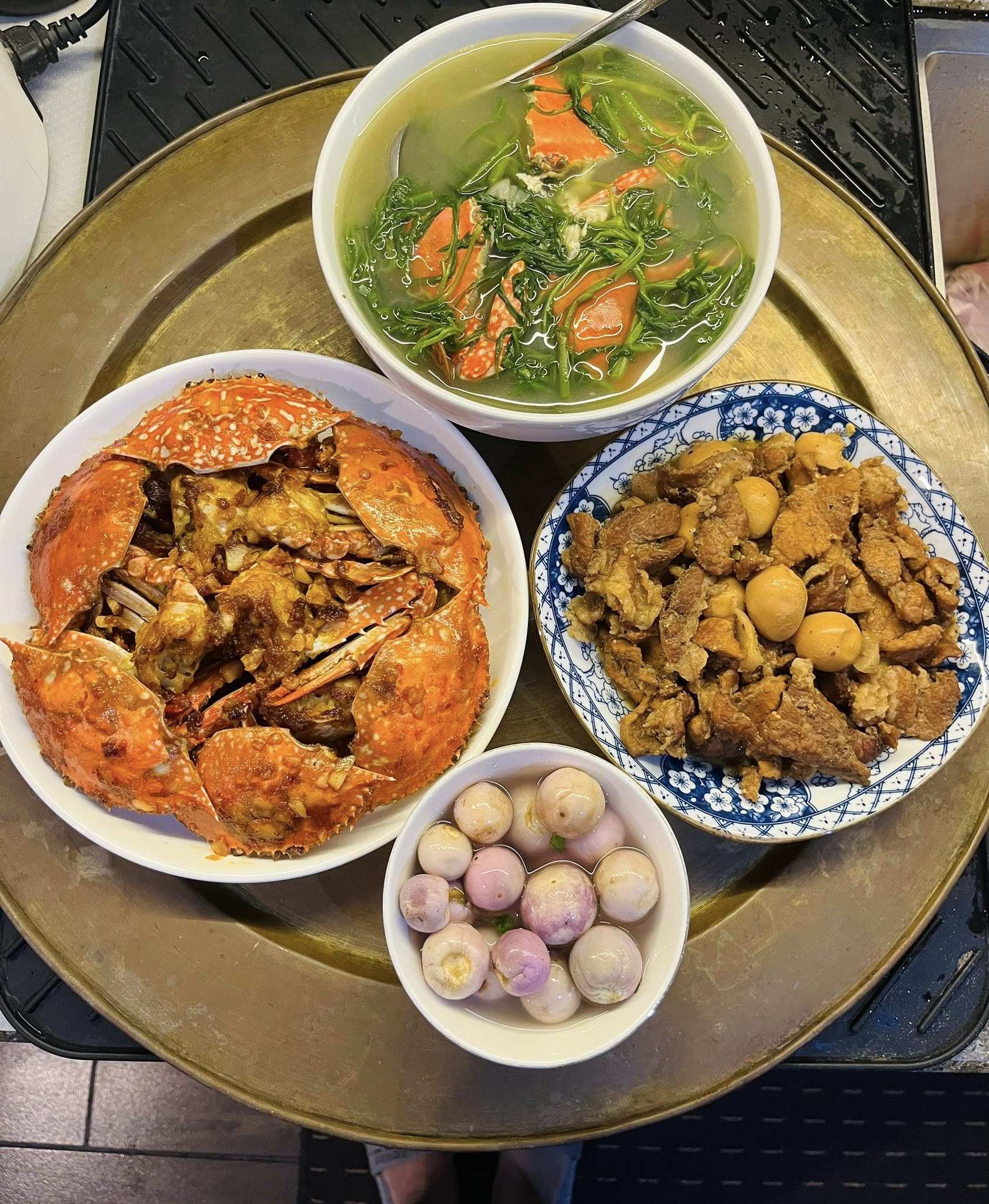 Ghẹ sốt bơ tỏi - Thịt kho trứng cút - Canh ghẹ rau muống