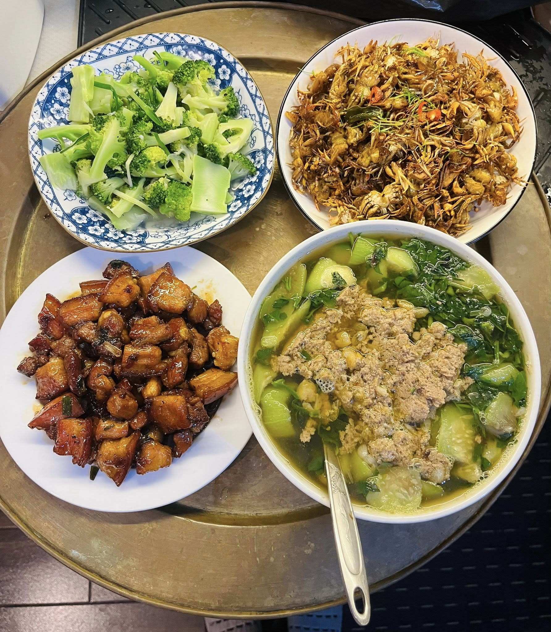 Canh cua tập tàng - Cua rang sả - Thịt kho tiêu - Súp lơ xào