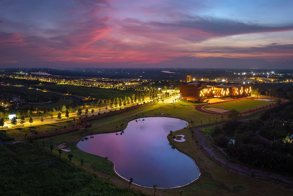 Cách lõi nội đô TPHCM 35-45 phút di chuyển qua cao tốc Bến Lức - Long Thành, Vành đai 3, quốc lộ 1A và tương lai là tuyến Metro số 3A, Solaria Rise mở ra không gian sống tiện nghi, giao thoa giữa phố thị Sài Gòn nhộn nhịp và bản sắc lục tỉnh miền Tây.