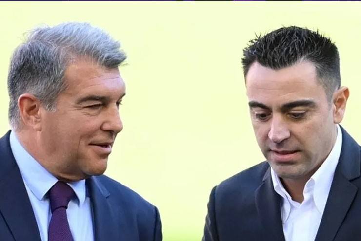 HLV Xavi không muốn chủ tịch Laporta tại vị trong thời gian tới