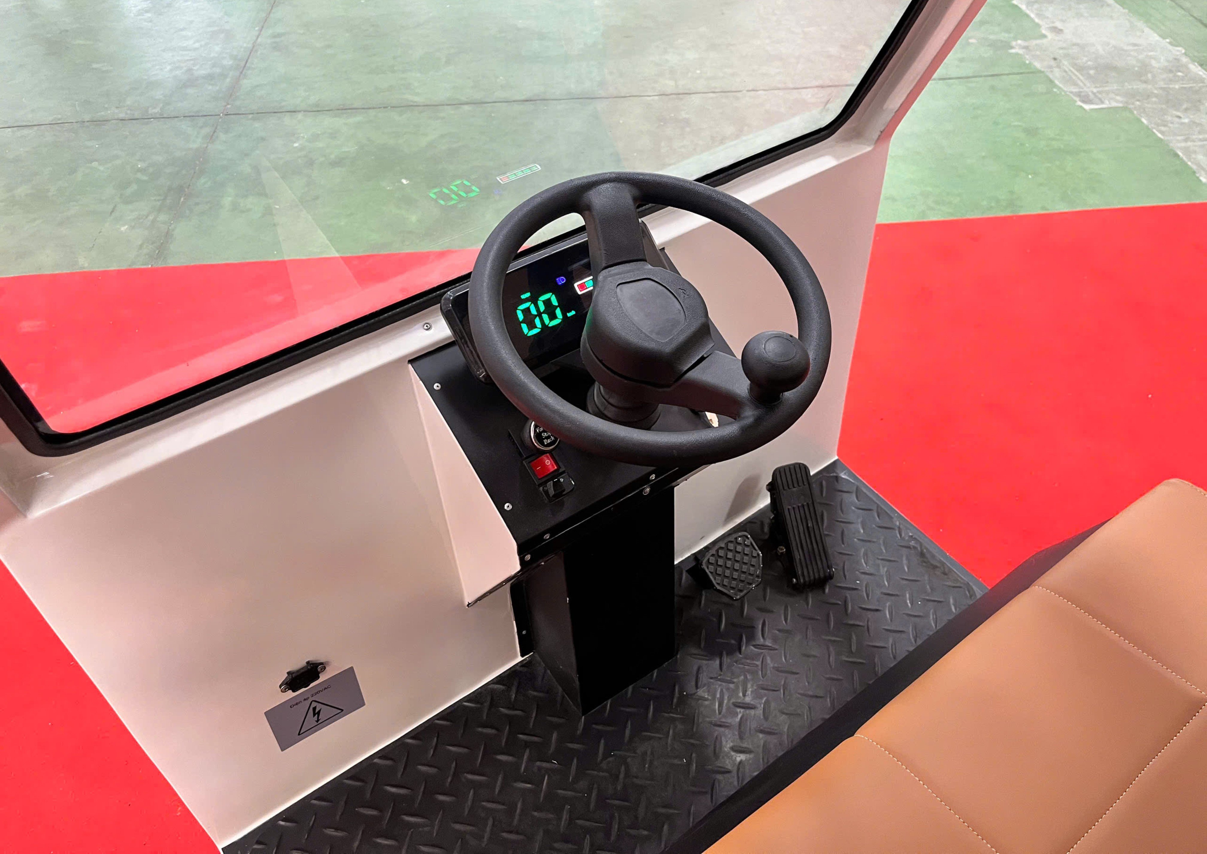 Khoang lái được thiết kế đơn giản.