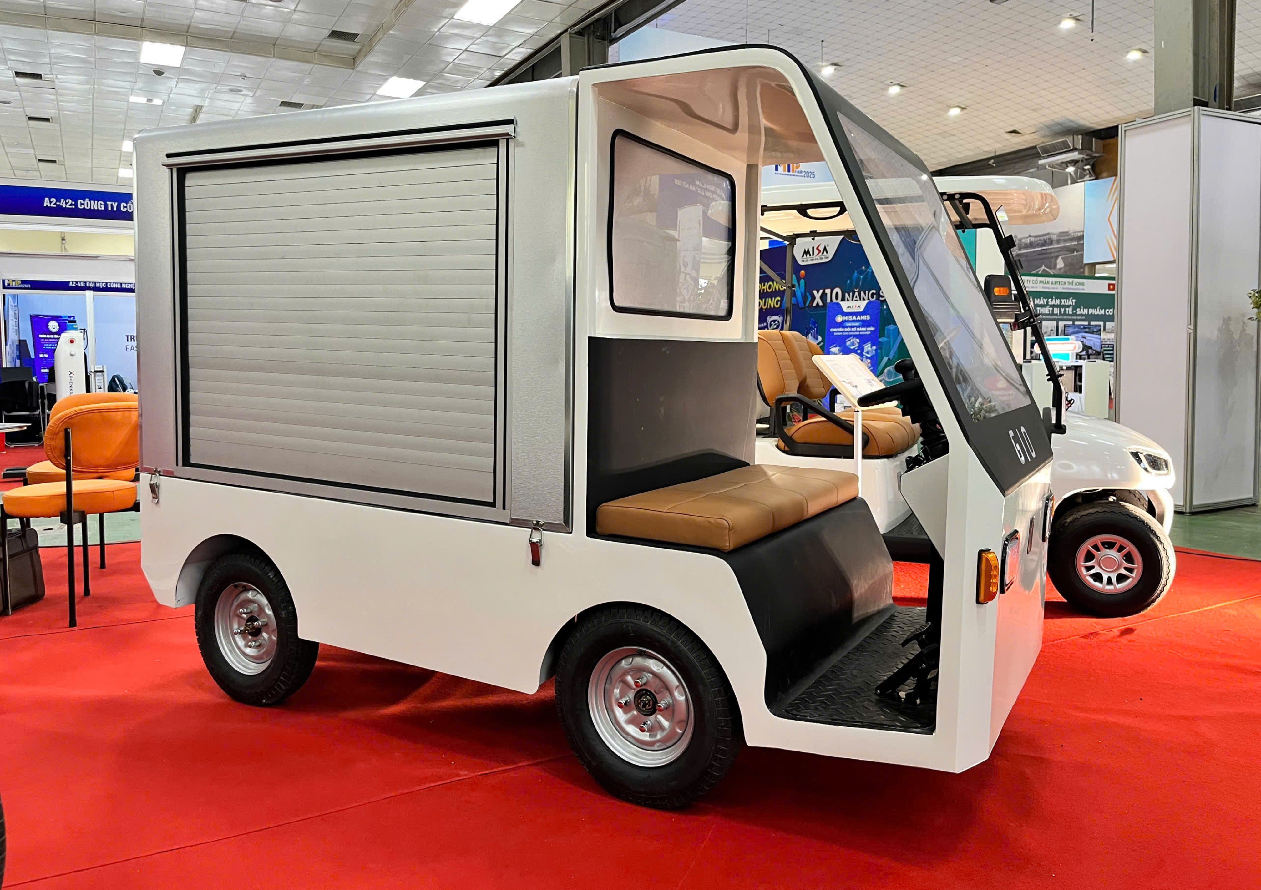 Mẫu xe điện mini GIO Tano 250 sở hữu kích thước dài x rộng x cao lần lượt là 2.400 x 1.000 x 1.650mm.