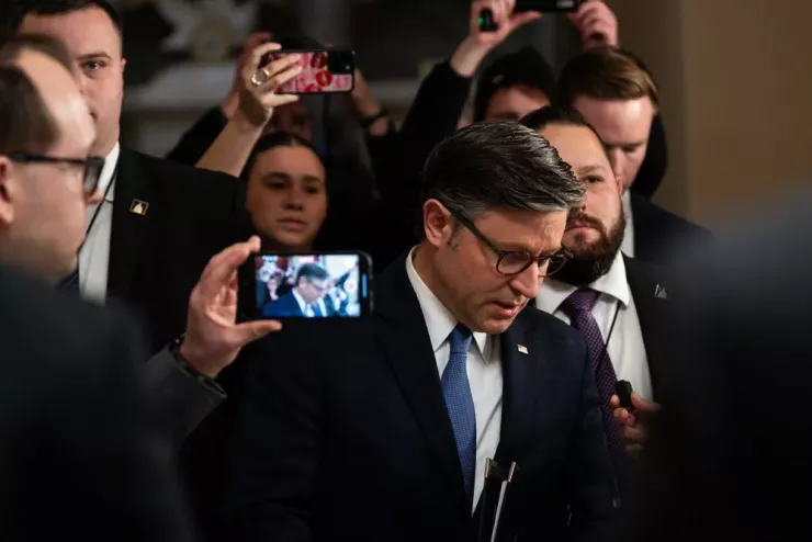 Chủ tịch Hạ viện Mike Johnson tại Điện Capitol sau cuộc bỏ phiếu ngày 18-11. Ảnh: THE NEW YORK TIMES