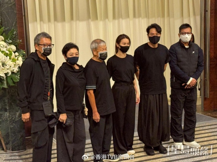 Dù thường đảm nhận vai phụ, ông vẫn chinh phục khán giả bằng diễn xuất tự nhiên, duyên dáng. Chính vì thế, ông được mệnh danh là “vua vai phụ” của điện ảnh Hong Kong (Trung Quốc).