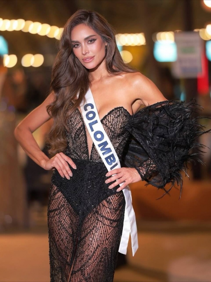 Người đẹp của Colombia, Thái Lan, Philippines diễn áo tắm cùng các thí sinh tại cuộc thi.