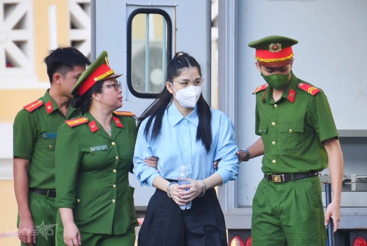 Hằng Du Mục giữ vai trò Chủ tịch HĐQT Công ty Cổ phần Tập đoàn Chị Em Rọt - CER.