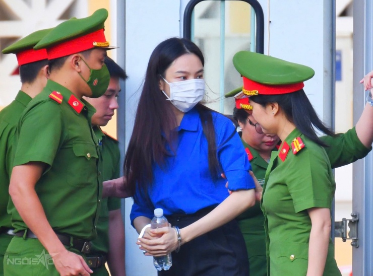 Hoa hậu Thùy Tiên tên thật là Nguyễn Thúc Thùy Tiên, sẽ bị xét xử về tội Lừa dối khách hàng theo khoản 2 Điều 198 Bộ luật Hình sự, cùng với Hằng Du Mục và Quang Linh Vlog.