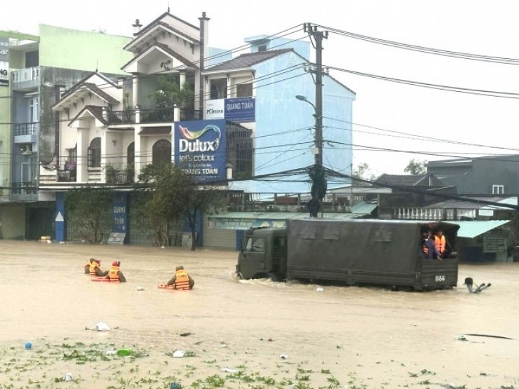 Chuyên gia thời tiết: Mưa ở các tỉnh miền Trung thời gian này có thể gọi là 'mưa kinh hoàng'