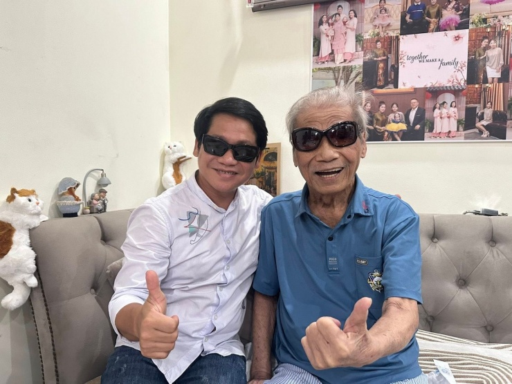 Ca sĩ Trọng Tấn thăm NSND Trần Hiếu.