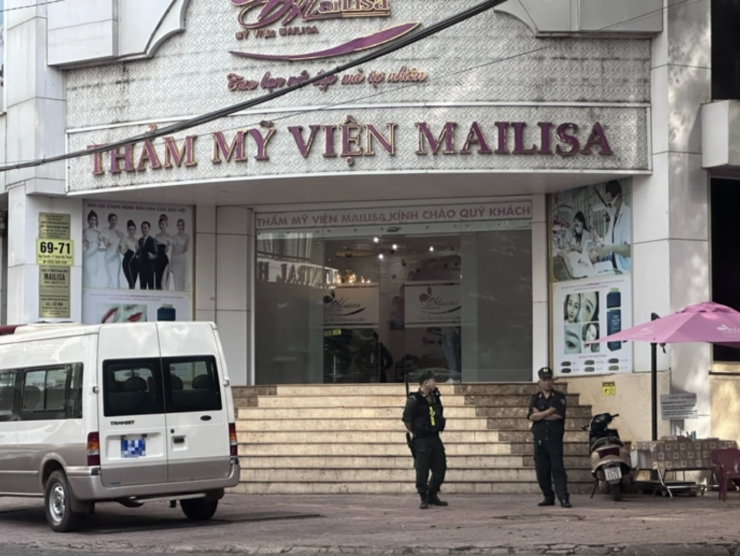 Ngày 13/11 công an có mặt tại thẩm mỹ viện Mailisa ở Đắk Lắk (Ảnh:NLĐ).