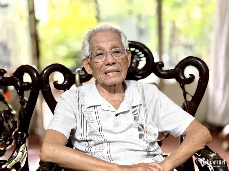 PGS Đoàn Văn Điện, nguyên Hiệu trưởng Trường Đại học Nông lâm TPHCM - người dành tặng 2 tỷ đồng cho nhà trường lập quỹ học bổng. Ảnh: Lê Huyền