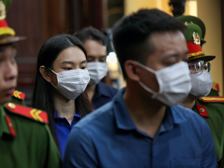 Nguyễn Thúc Thùy Tiên tại toà