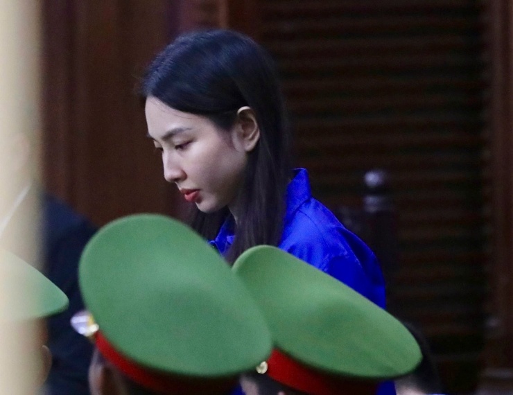 Bị cáo Nguyễn Thúc Thùy Tiên gửi lời xin lỗi tới những khách hàng đã tin tưởng và yêu thương mình nhưng đã bị các bị cáo lừa dối, gây hại đến sức khỏe.