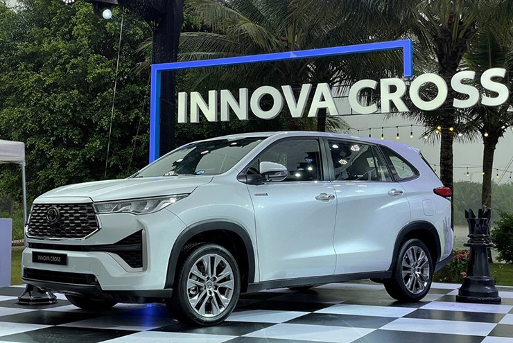 Toyota Innova Cross là mẫu xe hybrid bán chạy nhất trong tháng vừa qua.