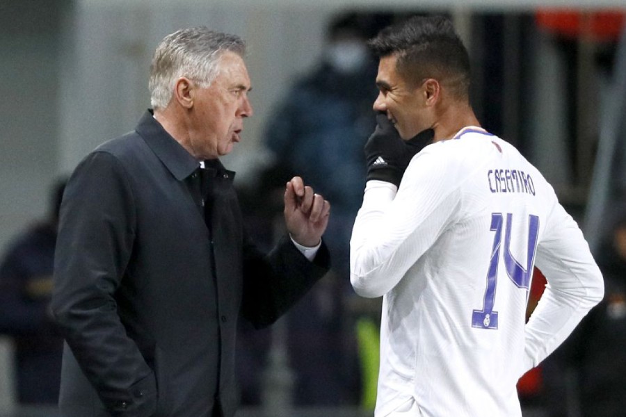 Ancelotti và Casemiro cực kỳ thân thiết tại Real Madrid
