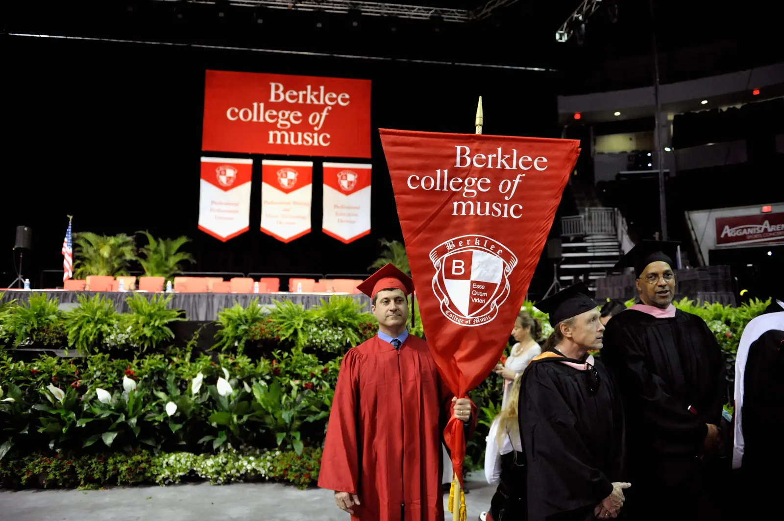 10 trường đại học khiến cả thế giới phải nể vì cựu sinh viên toàn "siêu sao" - 8