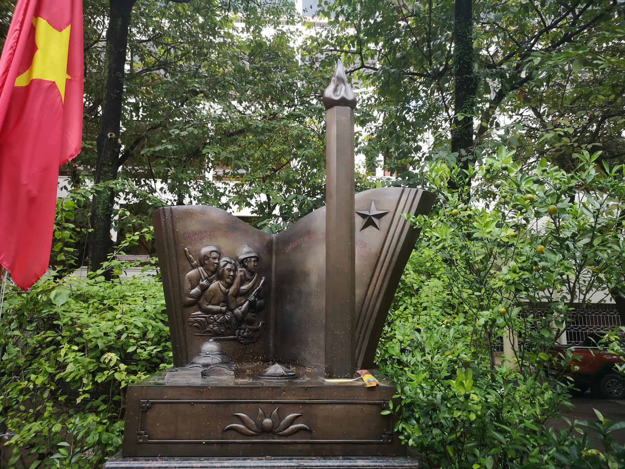 Đài tượng niệm được khánh thành dịp kỷ niệm Ngày thành lập Quân đội nhân dân Việt Nam