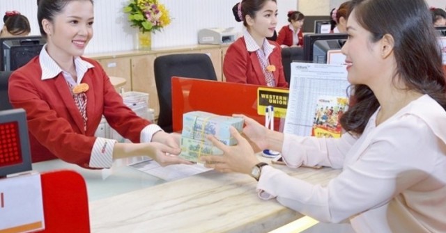 Ngân hàng tăng mạnh lãi tiết kiệm, nhiều kỳ hạn...