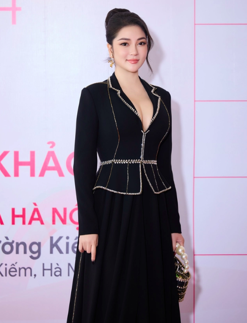 Hoa hậu Nguyễn Thị Huyền.