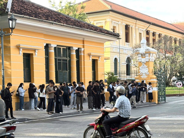 Hình ảnh phiên tòa xét xử bị cáo Nguyễn Thúc Thùy Tiên - 1