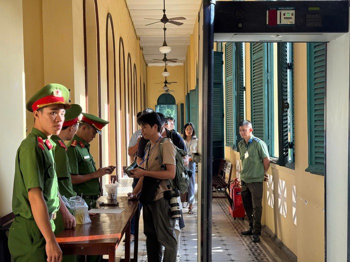 Hình ảnh phiên tòa xét xử bị cáo Nguyễn Thúc Thùy Tiên - 2