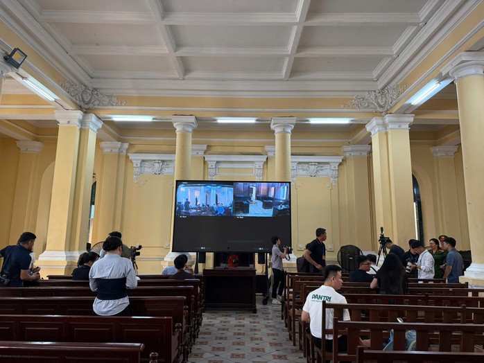 Hình ảnh phiên tòa xét xử bị cáo Nguyễn Thúc Thùy Tiên - 4