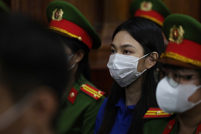 Hình ảnh phiên tòa xét xử bị cáo Nguyễn Thúc Thùy Tiên - 5